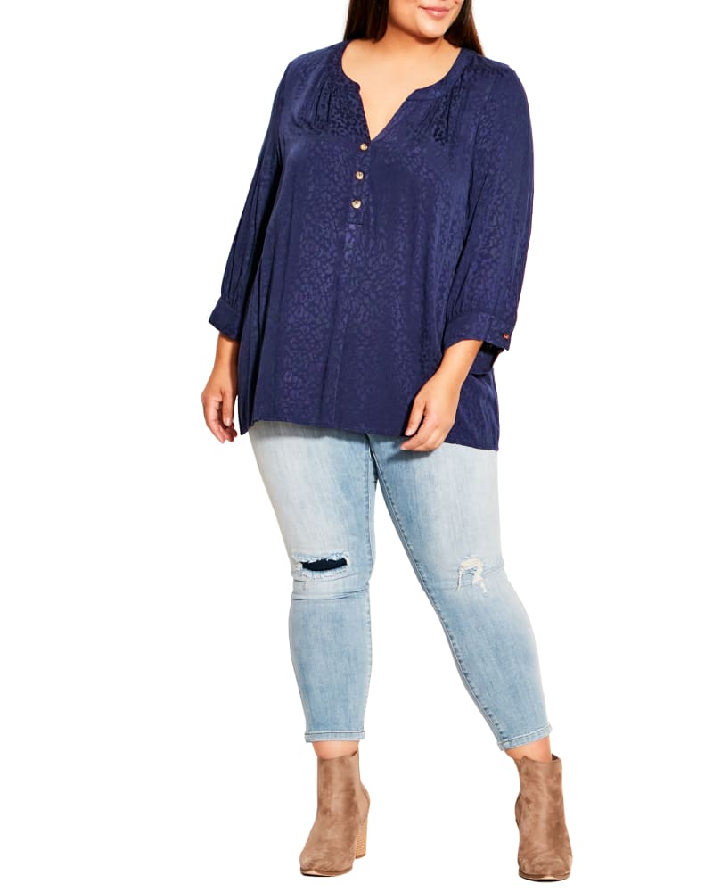 Plus size model wearing  by Avenue | Dia&Co | dia_product_style_image_id:185292